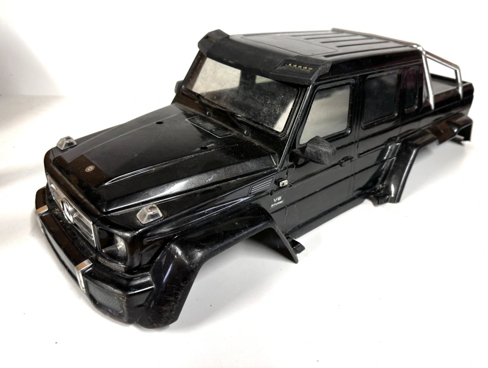 BAZAR osvětlená Traxxas karosérie Mercedes-Benz G 63 černá + LED osvětlení