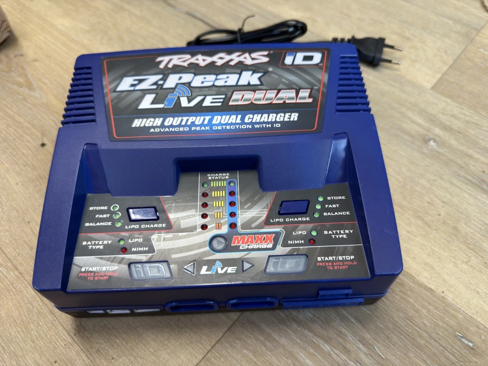 Traxxas zánovní nabíječ EZ-Peak Live Dual 4S 2x100W
