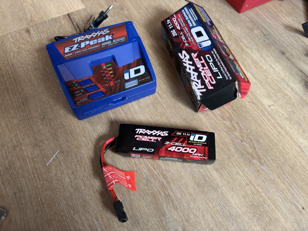 BAZAR nová lipo baterie Traxxas 11.1V 4000mAh 25C iD + nabíječ EZ-Peak Plus