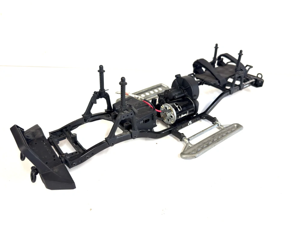BAZAR kompletní šasí SCX10 + převodovka + motor