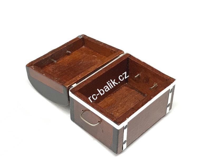 malá dřevěná bedna - maketa