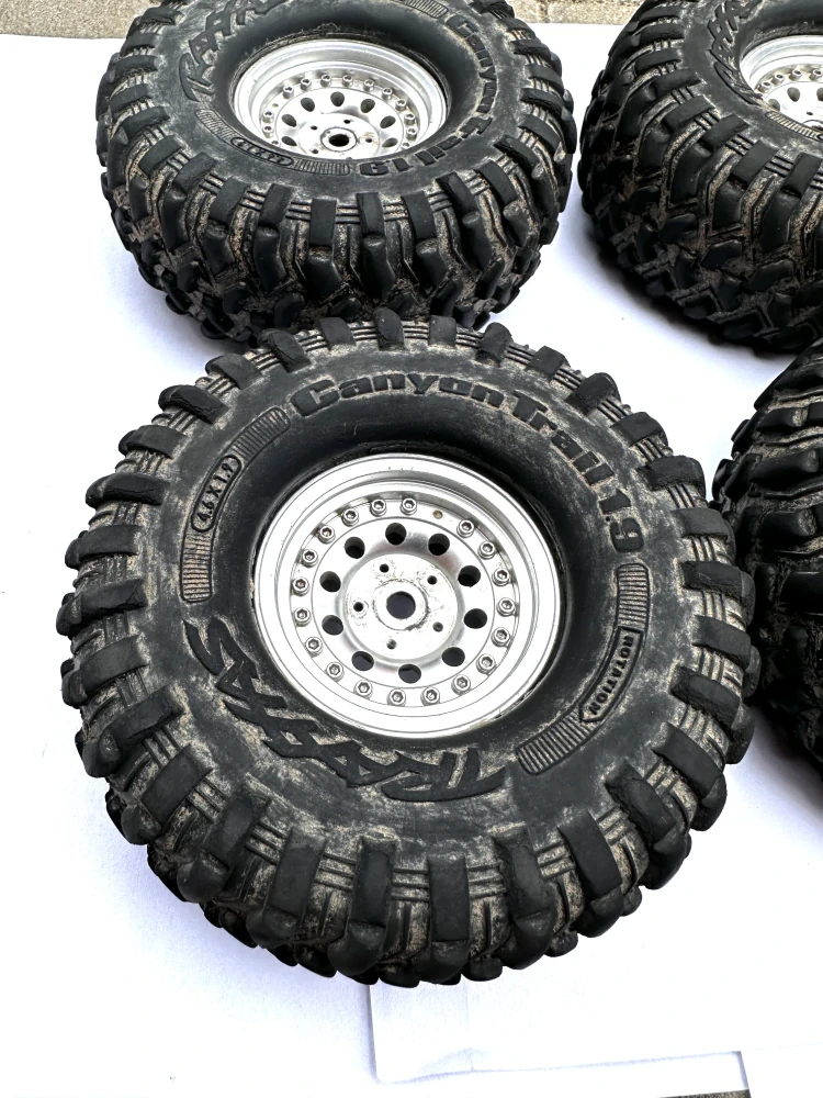 BAZAR - kovové beadlock disky + pneu Traxxas Canyon Trail 1.9" + vložky DualStage PL