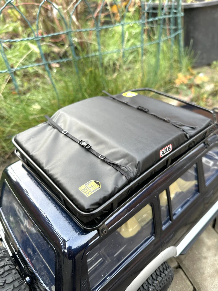 maketa autostanu 1:10 15x14cm