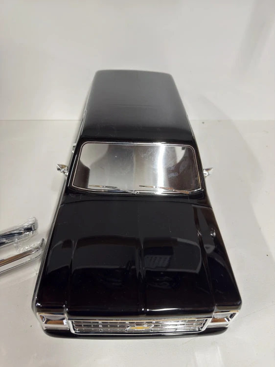 ROZBALENO - Traxxas bezsponková karosérie Chevrolet K5 Blazer 1979 + nárazníky