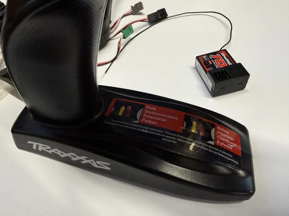 BAZAR Zvukový systém Traxxas ONBOARD OBA + reproduktory + 3ch souprava s příjímačem
