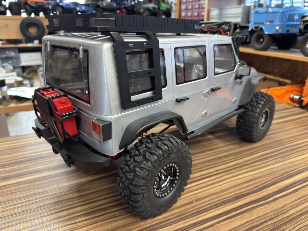 RC Jeep Founder 1/8 expedice
