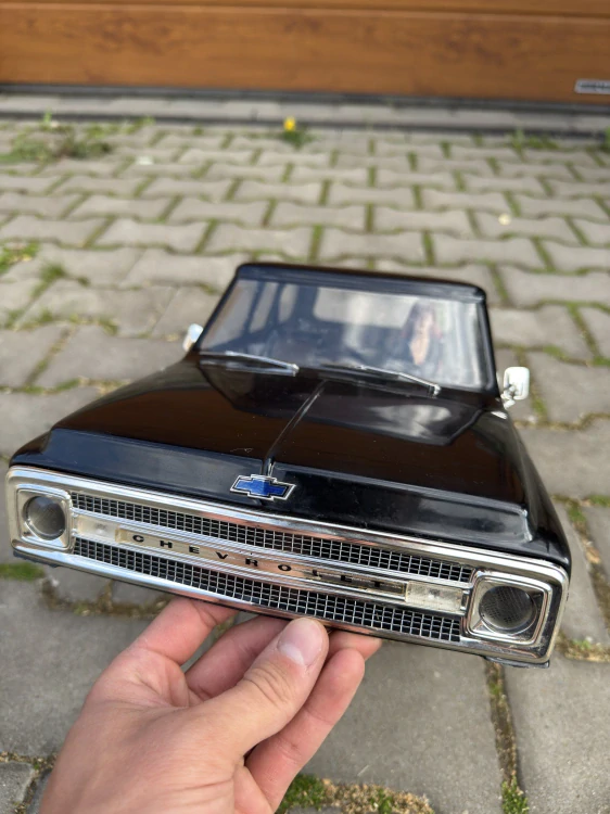 ZÁNOVNÍ - Traxxas bezsponková karosérie Chevrolet Blazer 1969-1970 + interiér + BLATNÍKY