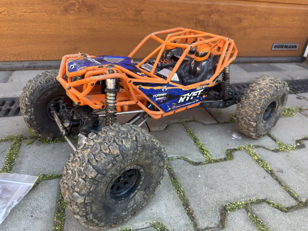 BAZAR Axial RBX10 Ryft 4WD 1:10 RTR v tuningu