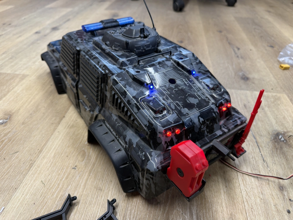 BAZAR Traxxas kompletní osvětlená karosérie Tactical TRX-4