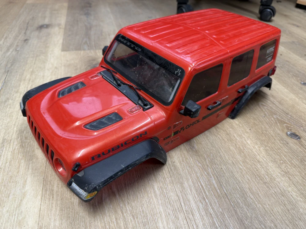 ZÁNOVNÍ - karoserie Axial Jeep JLU Wrangler 1:10 vč. osvětlení