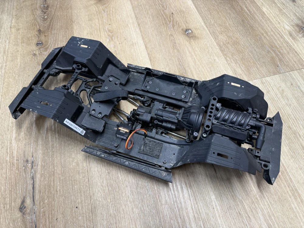 ZÁNOVNÍ kompletní šasí SCX10 III + 2rychl. převodovka + servo řazení + linky