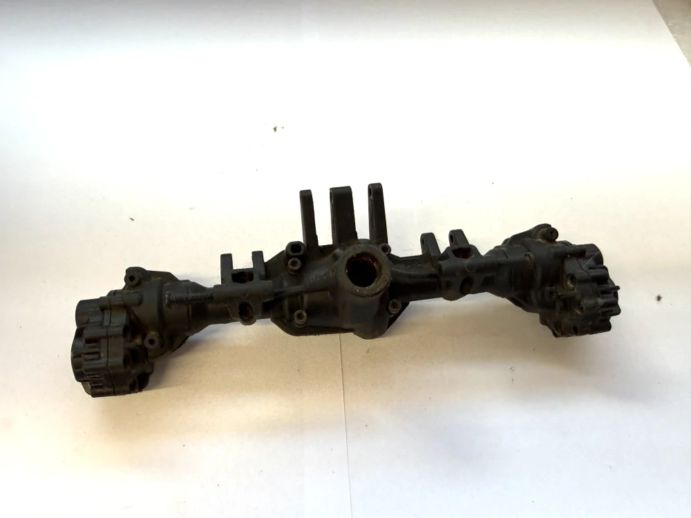 BAZAR Traxxas TRX-6 zadní obal nápravy