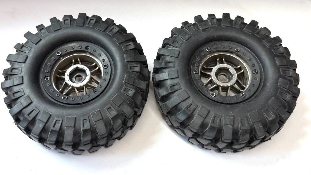 BAZAR - 2x pneu 110mm s disky 1.9"
