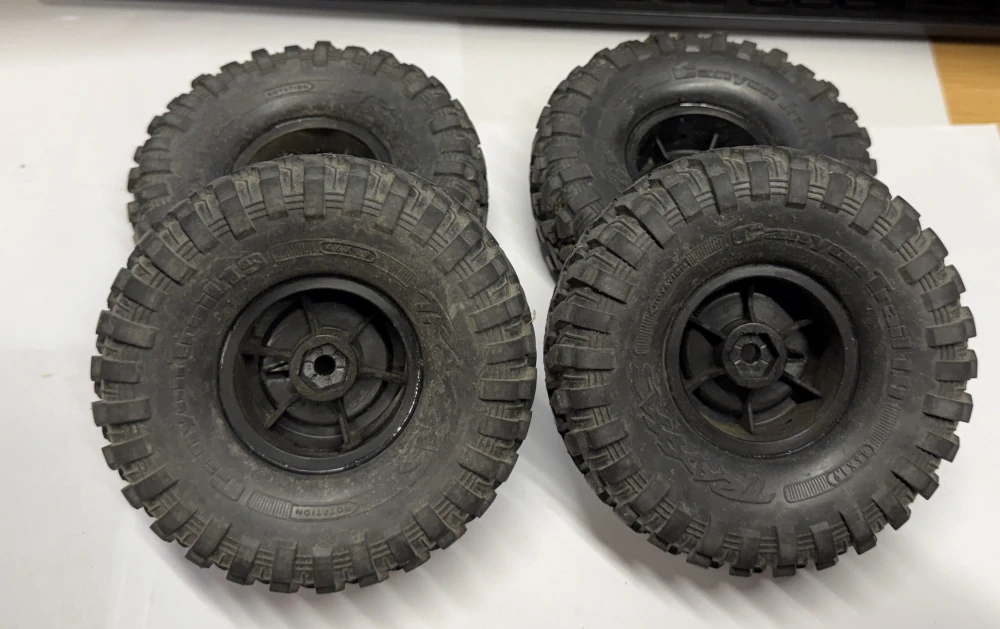 BAZAR - kola Traxxas Canyon Trail 1.9" z Tactical Unit