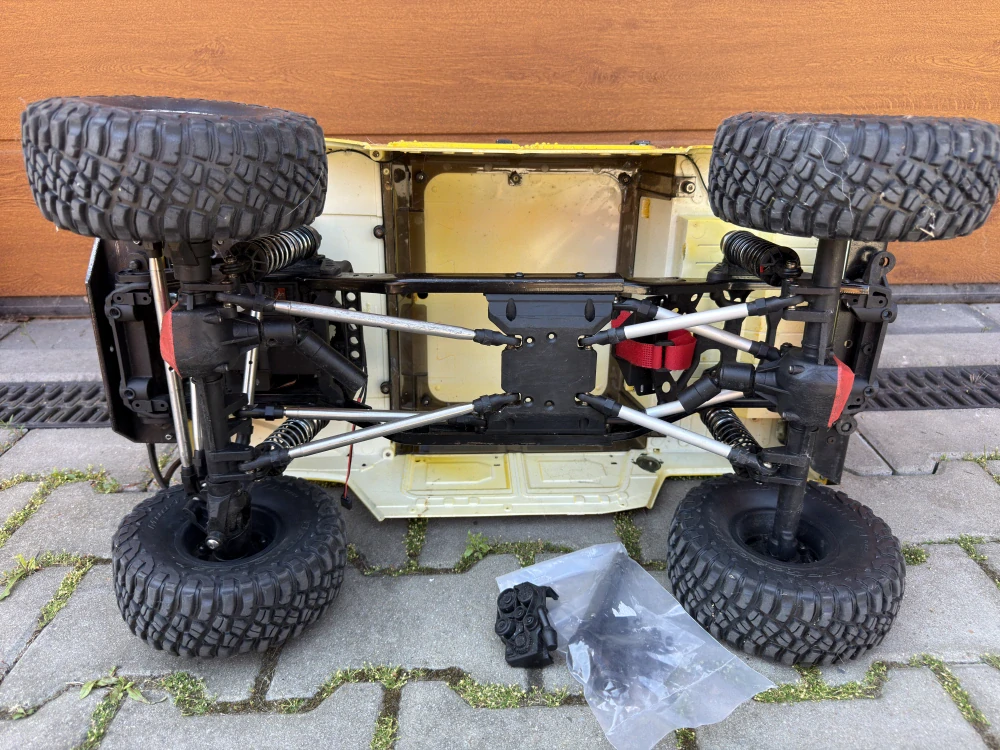 Axial SCX6 Hummer 1:6 na zprovoznění