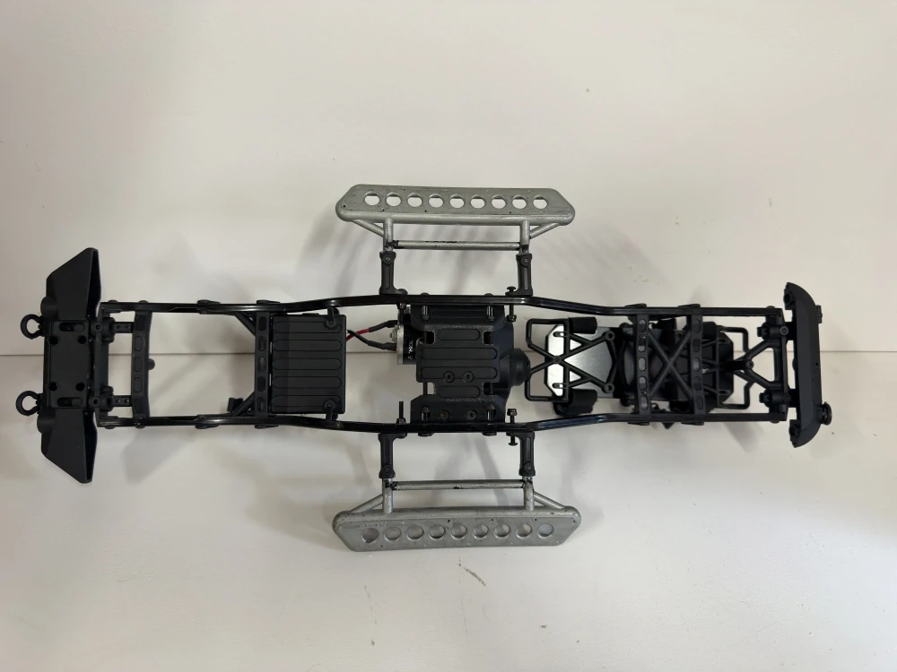BAZAR kompletní šasí SCX10 + převodovka + motor