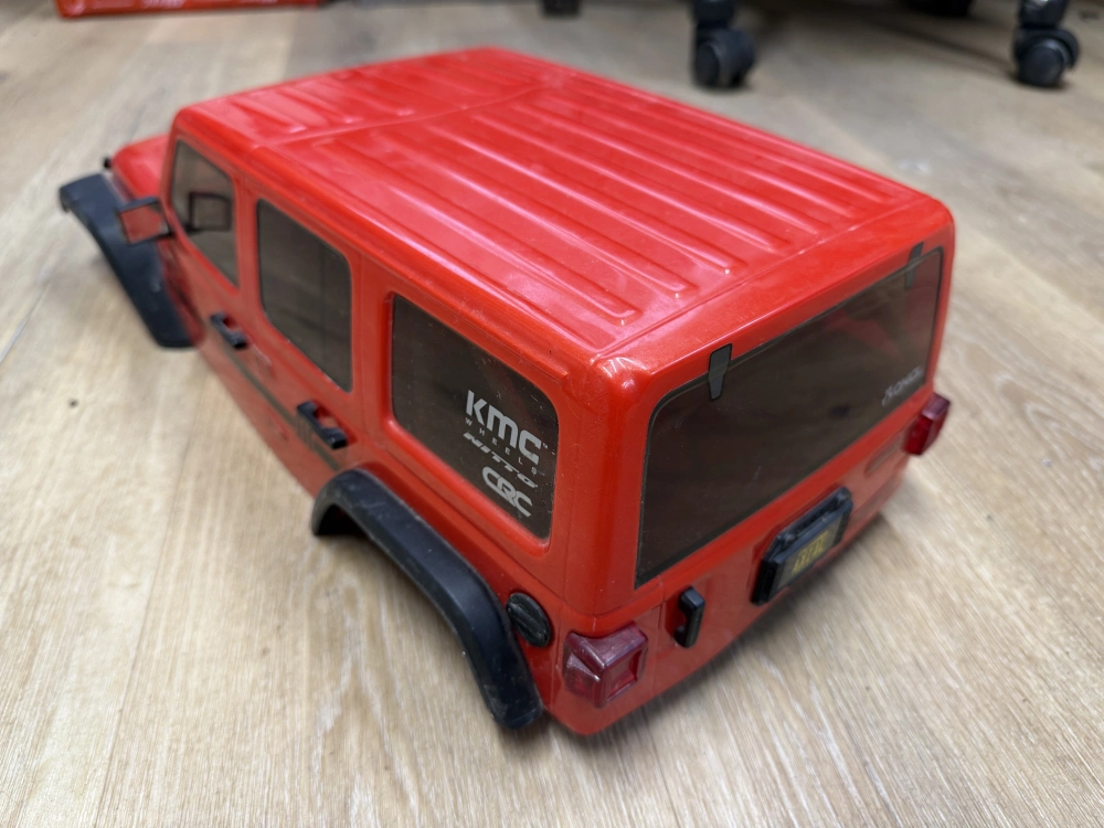 ZÁNOVNÍ - karoserie Axial Jeep JLU Wrangler 1:10 vč. osvětlení