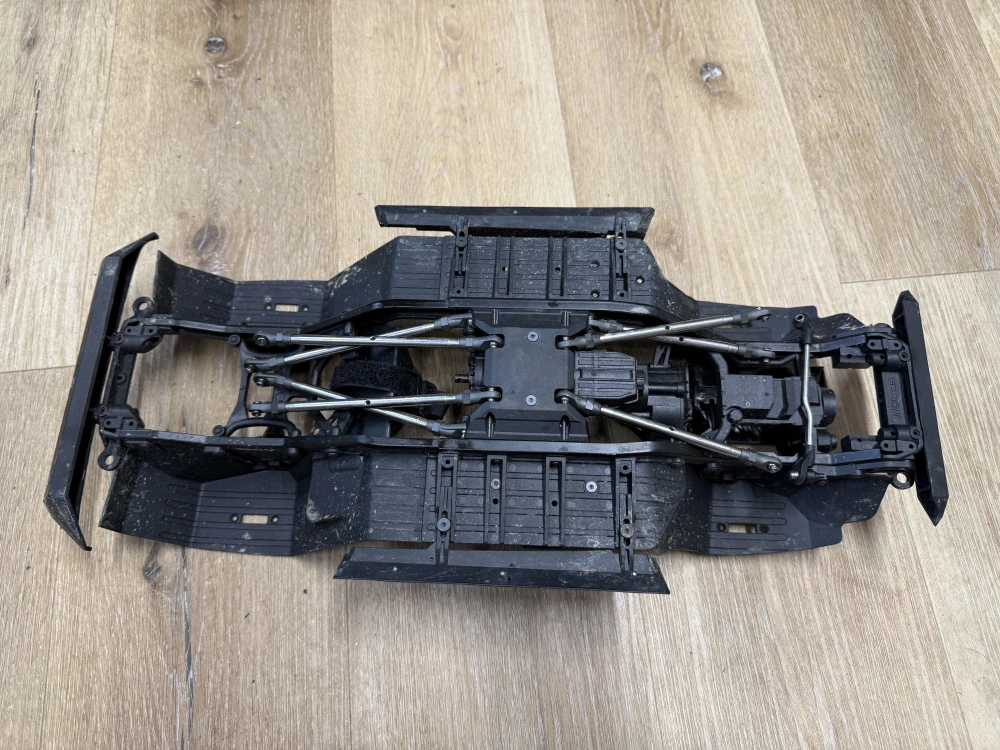 ZÁNOVNÍ kompletní šasí SCX10 III + 2rychl. převodovka + servo řazení + linky