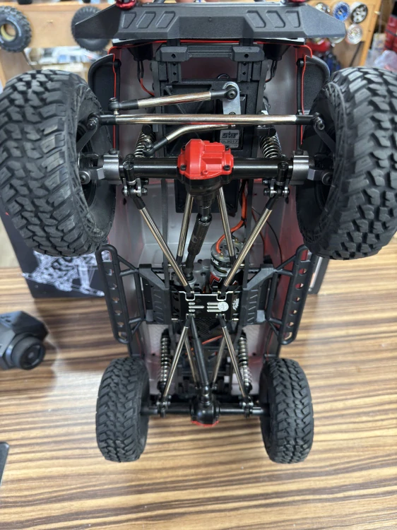 ROCK CRUISER PRO 1/10 - komplet s elektrem, Červená