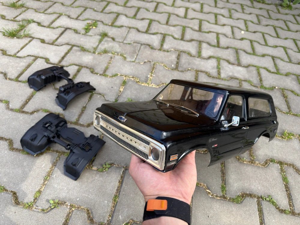 ZÁNOVNÍ - Traxxas bezsponková karosérie Chevrolet Blazer 1969-1970 + interiér + BLATNÍKY