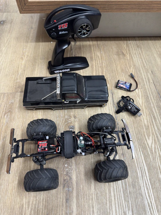 ZÁNOVNÍ Traxxas TRX-4MT Chevrolet K10 1979 v tuningu - střídavý pohon