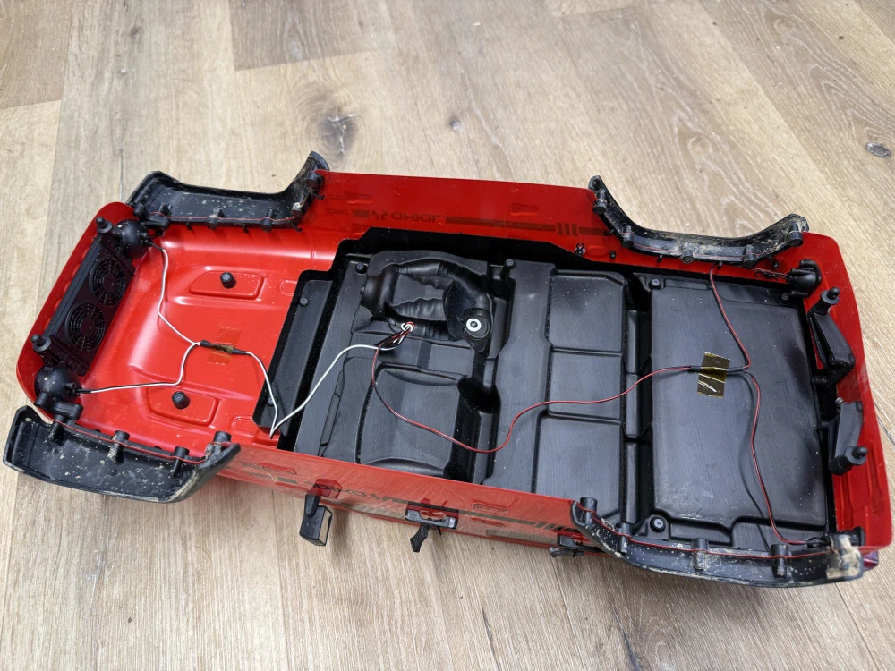 ZÁNOVNÍ - karoserie Axial Jeep JLU Wrangler 1:10 vč. osvětlení