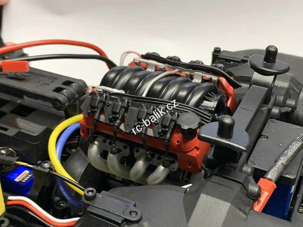 maketa motoru V8 s chlazením 1/10