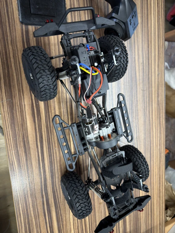 ROCK CRUISER PRO 1/10 - komplet s elektrem, Červená
