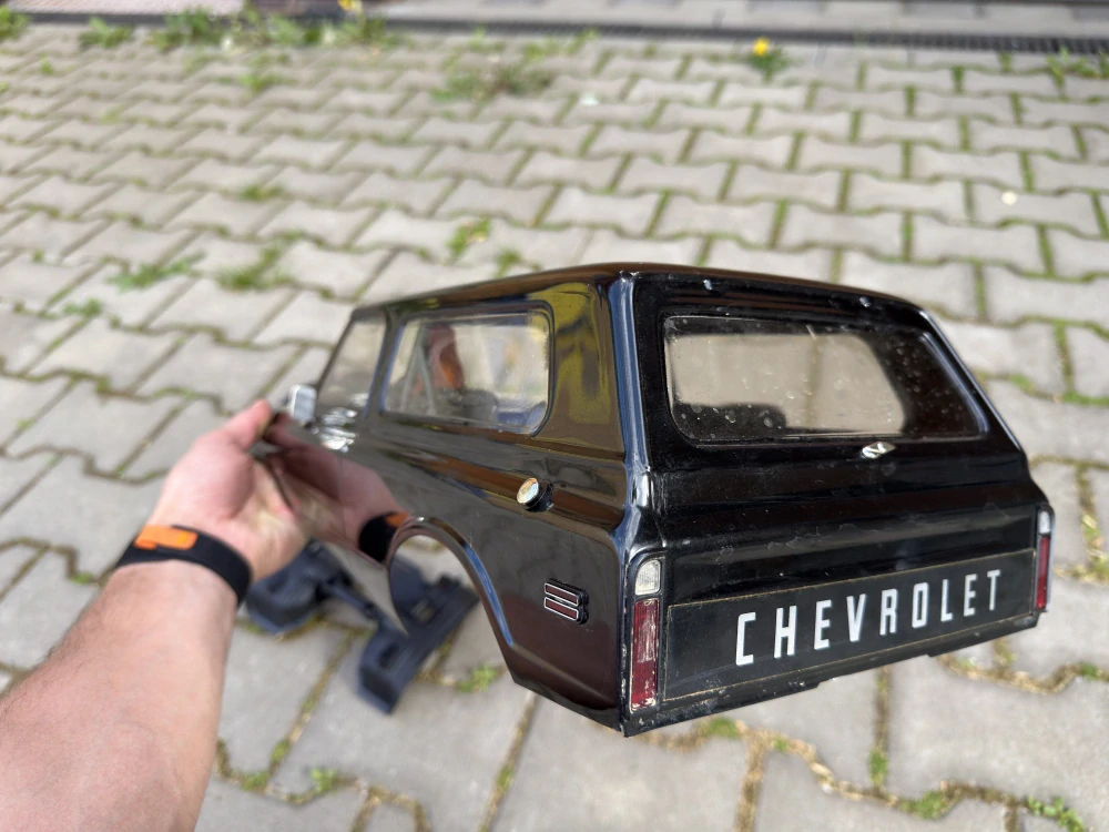 ZÁNOVNÍ - Traxxas bezsponková karosérie Chevrolet Blazer 1969-1970 + interiér + BLATNÍKY