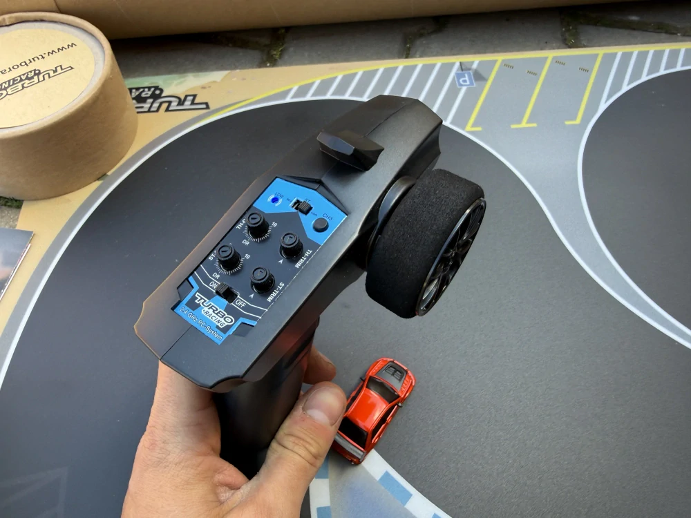 Turbo Racing 1:76 C76 RC Sports Car RTR + dráha
