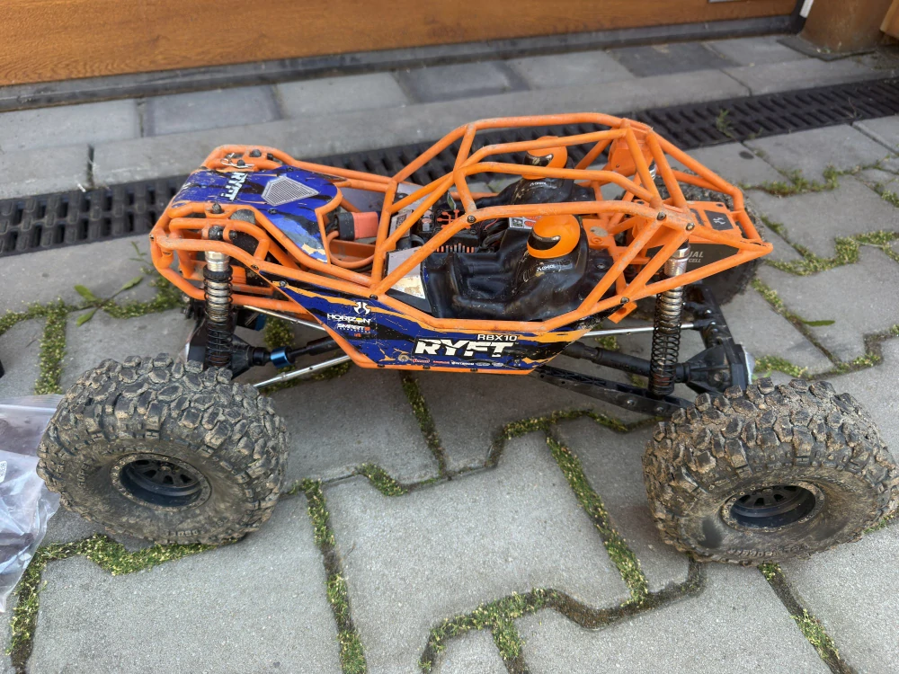 BAZAR Axial RBX10 Ryft 4WD 1:10 RTR v tuningu
