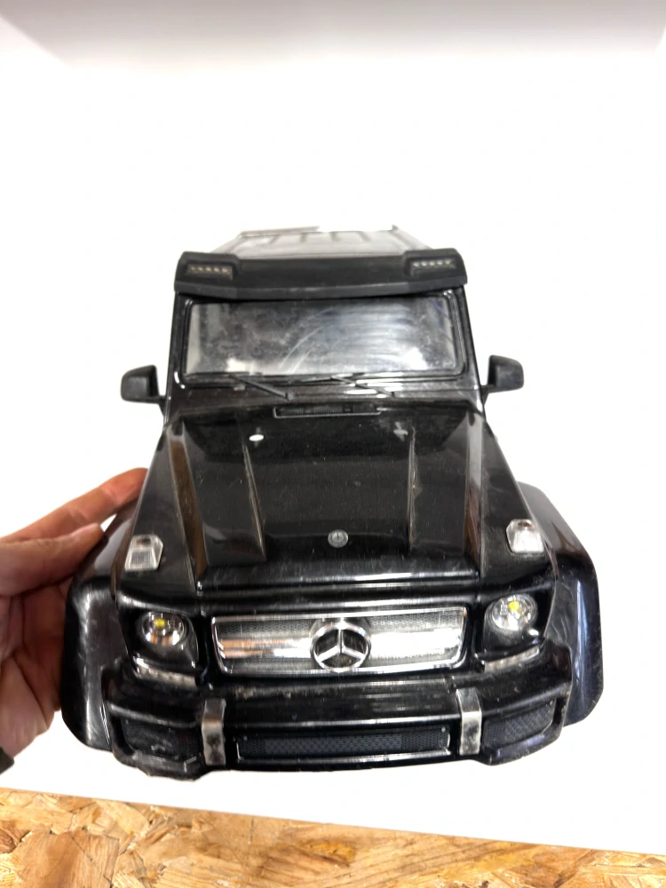 BAZAR osvětlená Traxxas karosérie Mercedes-Benz G 63 černá + LED osvětlení