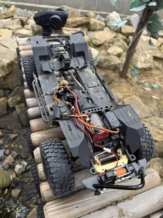 BAZAR Axial SCX10 III Jeep JT Gladiator1:10 4WD v tuningu