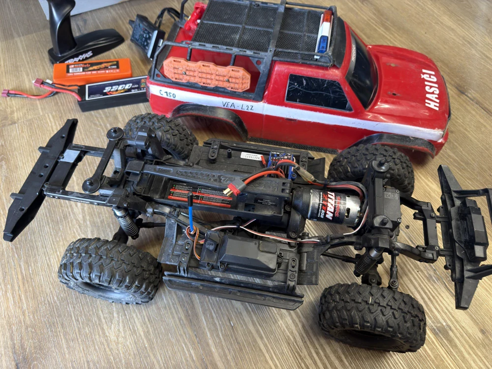 BAZAR Traxxas TRX-4 Sport komplet set 2x aku + nabíječ