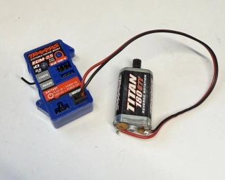 ZÁNOVNÍ - Traxxas řídící jednotka ECM-2.5 + motor 180 87T Titan