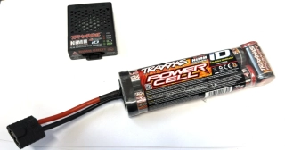 BAZAR Traxxas NiMH baterie 8.4V 3000mAh plochá iD + nabíječ 40W