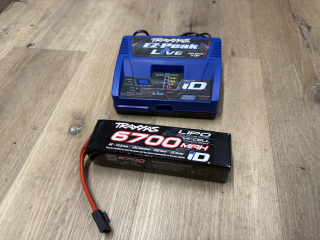 ROZBALENO nová lipo baterie Traxxas 14.8V 6700mAh 25C iD + nabíječ EZ-Peak LIVE 100W